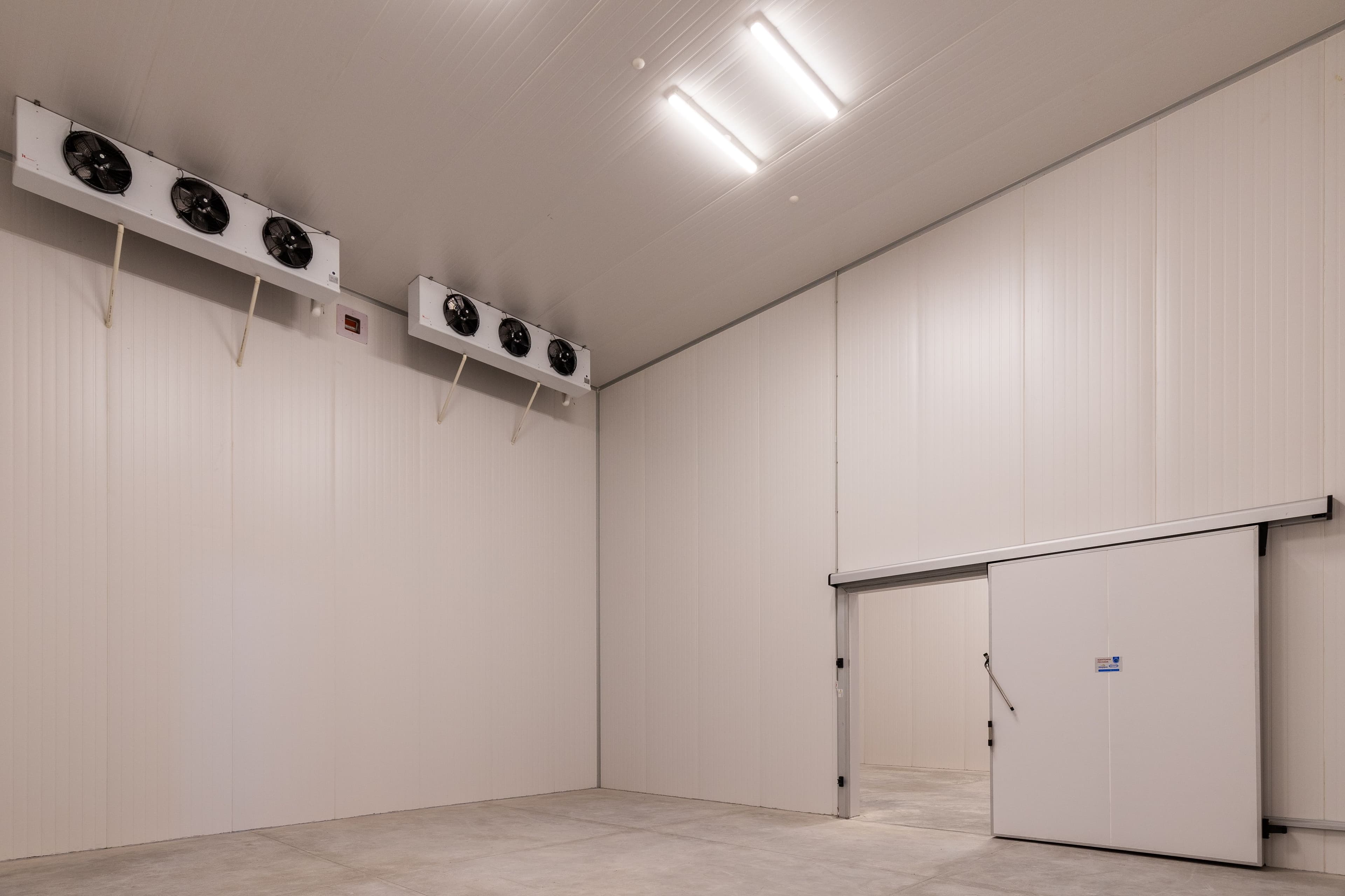 Secondary refrigerated storage with advanced climate control